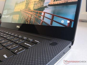 L'XPS 15 ha ancora lunette laterali più strette per la sua classe di dimensioni.