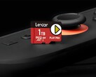 Scheda microSD Express Lexar da 1 TB appoggiata su Switch 2 (Fonte immagine: Lexar con modifiche)