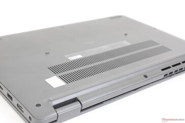 Le dimensioni e il peso complessivi sono molto simili a quelli dell'Asus ExpertBook L1 e dell'HP ProBook 440 G9