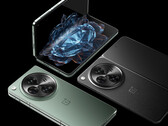 Il OnePlus Open nelle finiture Emerald Dusk e Voyager Black. (Fonte: OnePlus)