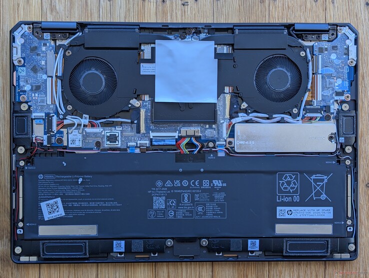 Scheda madre dell'HP OmniBook Ultra Flip 14 a titolo di confronto