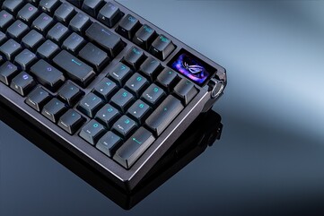 ROG Azoth 96 HE ha uno schermo OLED che può mostrare le informazioni vitali del sistema, come le temperature di GPU e CPU. (Fonte immagine: Asus)