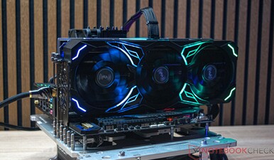 Il KFA2 GeForce RTX 4080 Super SG durante la misurazione del rumore