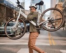Il Velotric Tempo pesa 39 libbre (17,7 kg) con la batteria 