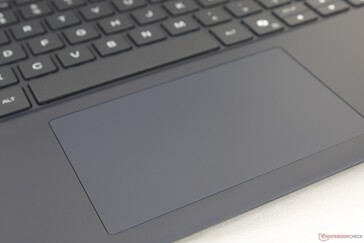 Il clickpad è piccolo, con un feedback spugnoso quando viene premuto