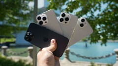 Una gamma completa di manichini per iPhone del 2023. (Fonte: MacRumors)