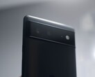 Retro di un telefono Google Pixel nero con la barra della fotocamera tipica della serie Pixel 6