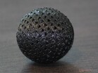 Le stampe in TPU funzionano; la sfera misura 30 mm di diametro e i lati del triangolo misurano 3 mm