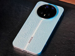 Il lancio della serie Magic 8 è previsto per ottobre 2025. Nella foto: il retro del telefono non-Pro. (Fonte immagine: Honor)