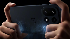 Il OnePlus 15. (Fonte: OnePlus)