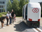 Navetta universitaria Monocab su una pista di prova di 20 metri
