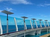 I piatti Starlink Maritime su una nave da crociera (immagine: Royal Caribbean)