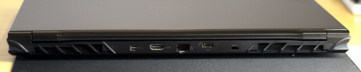 mini DisplayPort, HDMI 2.1, RJ45 (LAN da 2,5 GBit), alimentatore, slot per lucchetto Kensington