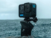La Hero 12 Black ha una filettatura standard per treppiede e le dita pieghevoli di GoPro. (Fonte: Garmin)
