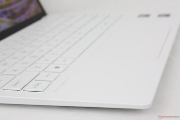 Disponibile nelle opzioni di colore Glacier Silver o Ceramic White