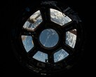 Un'immagine che mostra la cupola all'interno della ISS.