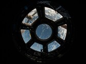 Un'immagine che mostra la cupola all'interno della ISS.