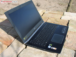Recensione: Acer Aspire VN7-593G-73HP V15 Nitro BE. Modello di Test fornito da notebooksbilliger.de
