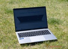 GeekBook M16 utilizzato all’aperto sotto il sole