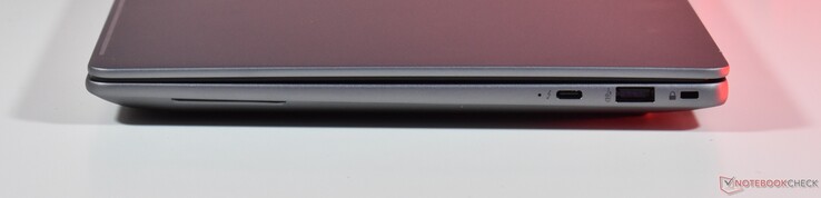 diritto: Thunderbolt 4, USB-A 3.2 Gen 2, slot Nano Lock
