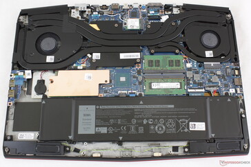 Batteria dell'Alienware m17 w/ 90 Wh. La batteria da 60 Wh avrà un alloggiamento da 2.5" SATA