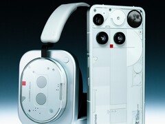 Le cuffie (1) e il telefono (3) di Nothing usciranno il 15 luglio, ma può acquistarli qualche giorno prima presso il negozio fisico di Nothing. (Fonte: Nothing)