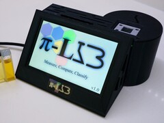 Il progetto kickstarter π-LAB trasforma un Raspberry Pie in un laboratorio portatile che può misurare e analizzare i liquidi (Immagine: Kickstarter)