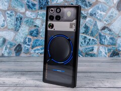 Il successore del RedMagic 11 Pro (nella foto) potrebbe essere dotato di una batteria con maggiore capacità.