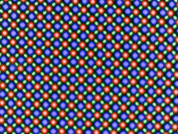 Il display OLED si basa su una matrice di sub-pixel RG/BG composta da un diodo emettitore di luce rosso, uno blu e uno verde ciascuno
