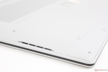 Bordi e angoli arrotondati con griglie dei diffusori rivolte verso il basso