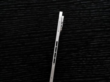 Si vocifera che il tablet da gioco di fascia alta abbia uno spessore di soli 5,74 mm circa.