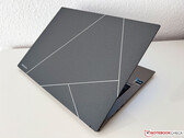 Recensione dell'Asus Zenbook S 13 OLED 2023 - L'ultrabook OLED più sottile al mondo è alle prese con ventole più fastidiose