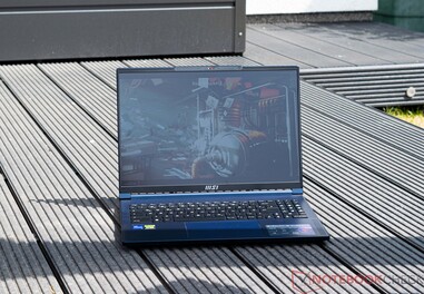 MSI Stealth 16 Studio A13VG alla luce del sole