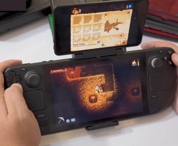 Steam Deck abbinato al display a doppio schermo di Retroid che mostra il gameplay di SteamWorld Dig sullo schermo principale e la mappa del gioco sul display secondario. (Fonte immagine: GameXData via YouTube)