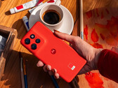 L'Edge 50 Neo esegue Android 14 dalla scatola ed è certificato IP68. (Fonte immagine: Motorola)