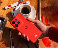 L'Edge 50 Neo esegue Android 14 dalla scatola ed è certificato IP68. (Fonte immagine: Motorola)