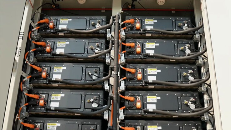 I pacchi di batterie agli ioni di sodio utilizzati nel progetto ESS ibrido. (Fonte: HiNa)
