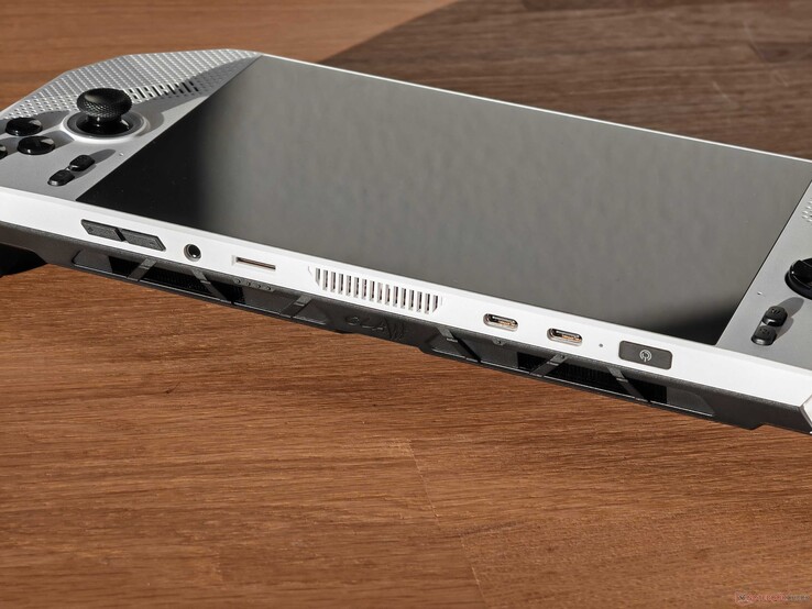 Porte: Pulsanti del volume, audio da 3,5 mm, lettore di schede microSD, 2x USB-C 4.0 con Thunderbolt 4 (40 Gbit/s, modalità DisplayPort ALT, Power Delivery 3.0), pulsante di accensione con scanner di impronte digitali