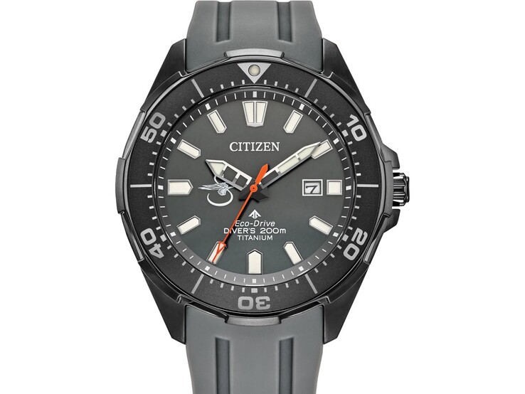 Citizen Promaster Seahawk x Sikorsky BN0207-06H con quadrante grigio, lunetta da immersione nera, lancetta dei secondi arancione e cinturino in poliuretano grigio.