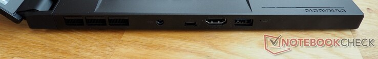 Lato sinistro: Alimentazione, Thunderbolt 4, HDMI 2.1, USB-A 3.2 Gen 2