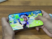 Le prestazioni di gioco non sono molto impressionanti nei primi test di gioco. Nella foto: Pixel 10 XL con Genshin Impact. (Fonte: TechDroid)