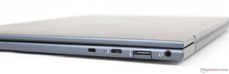 A destra: Slot Nano lock, USB-C 4 con Thunderbolt 4 + DisplayPort 1.4 + Power Delivery, USB-A 5 Gbps, cuffie da 3,5 mm