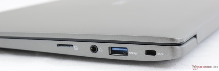 Lato destro: lettore MicroSD, 3.5 mm combo audio, USB 3.1 Type-A, Kensington Lock