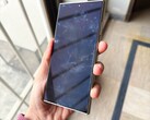 Il Samsung Galaxy S24 Ultra sta già mostrando un antiestetico scolorimento del display per alcuni utenti (Fonte immagine: @xeetechcare, X)