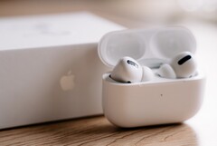 Gli AirPods Pro 2 potrebbero assomigliare più ai Beats Studio Buds che agli attuali AirPods Pro. (Fonte: David Levêque)