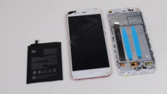Uno smartphone da riparare. (Fonte: YouTube)