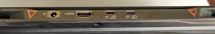 Posteriore: DC-In, HDMI, USB-C 4 (incl. PD), USB-C 3.1 Gen2 (incl. PD)