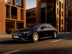 La Mercedes EQS rivista ottiene la tecnologia a 800 volt, una maggiore autonomia e una nuova configurazione del software.