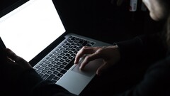 UNC6692 sta sfruttando le funzioni di collaborazione esterna di Microsoft Teams per impersonare il personale dell'helpdesk IT e distribuire una suite di malware personalizzata.