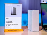Minisforum All-Flash S5 contiene cinque slot per SSD.